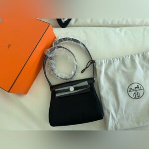 2026 BNIB HERBAG 20 BLACK AND PHW includes box and dustbag